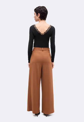 Wide Leg Pantalon à pince 'Naomi' ABOUT YOU en marron