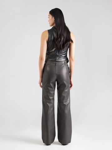 Gina Tricot regular Παντελόνι σε μαύρο