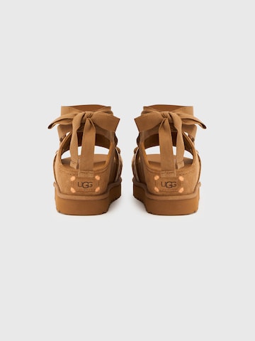 Sandale 'Goldenstar Hi Artistitch' de la UGG pe maro