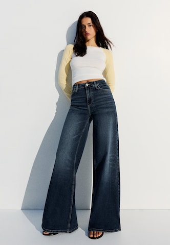Wide leg Jeans di Bershka in blu: frontale
