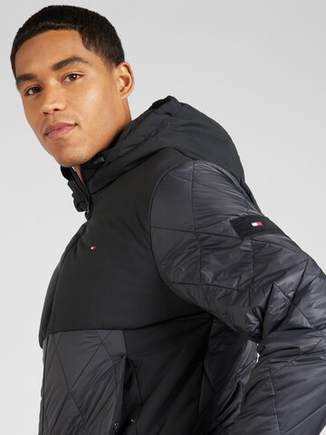 TOMMY HILFIGER Kurtka zimowa w kolorze czarny
