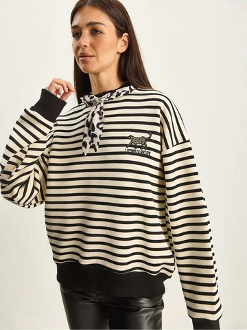 Felpa di Bianco Lucci in nero