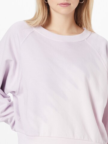 GAP Sweatshirt i lilla