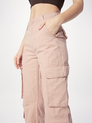 BershkaWide Leg/ Široke nogavice Cargo hlače - roza boja