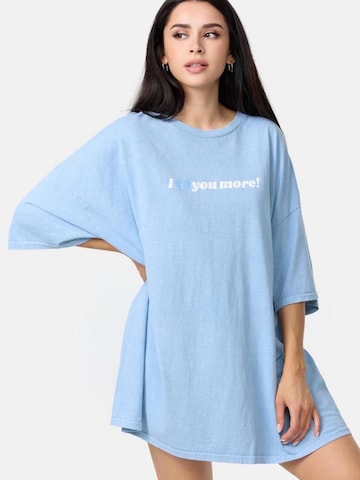 Worldclassca Oversized Shirt in Blue: front