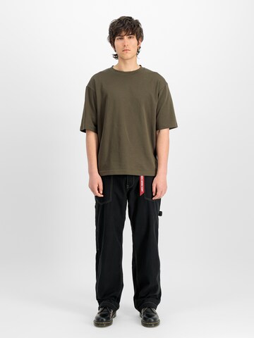 ALPHA INDUSTRIES Loosefit Cargojeans in Schwarz: Vorderseite