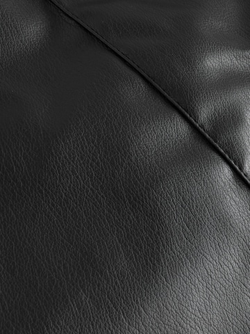 Next - Pierna ancha Pantalón en negro