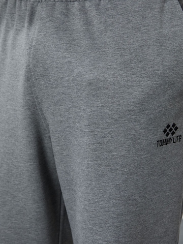 Tommy Life Tapered Workout Pants 'Jogginghose' in Grey