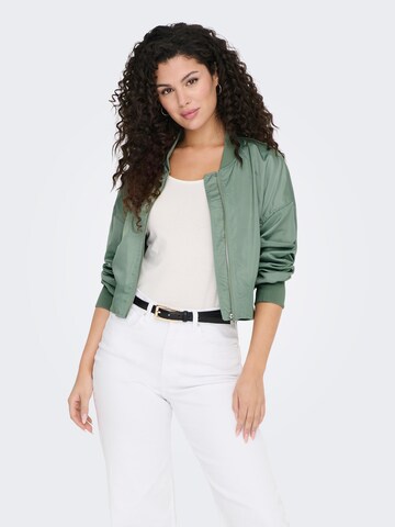 Veste mi-saison 'JACKIE' ONLY en vert