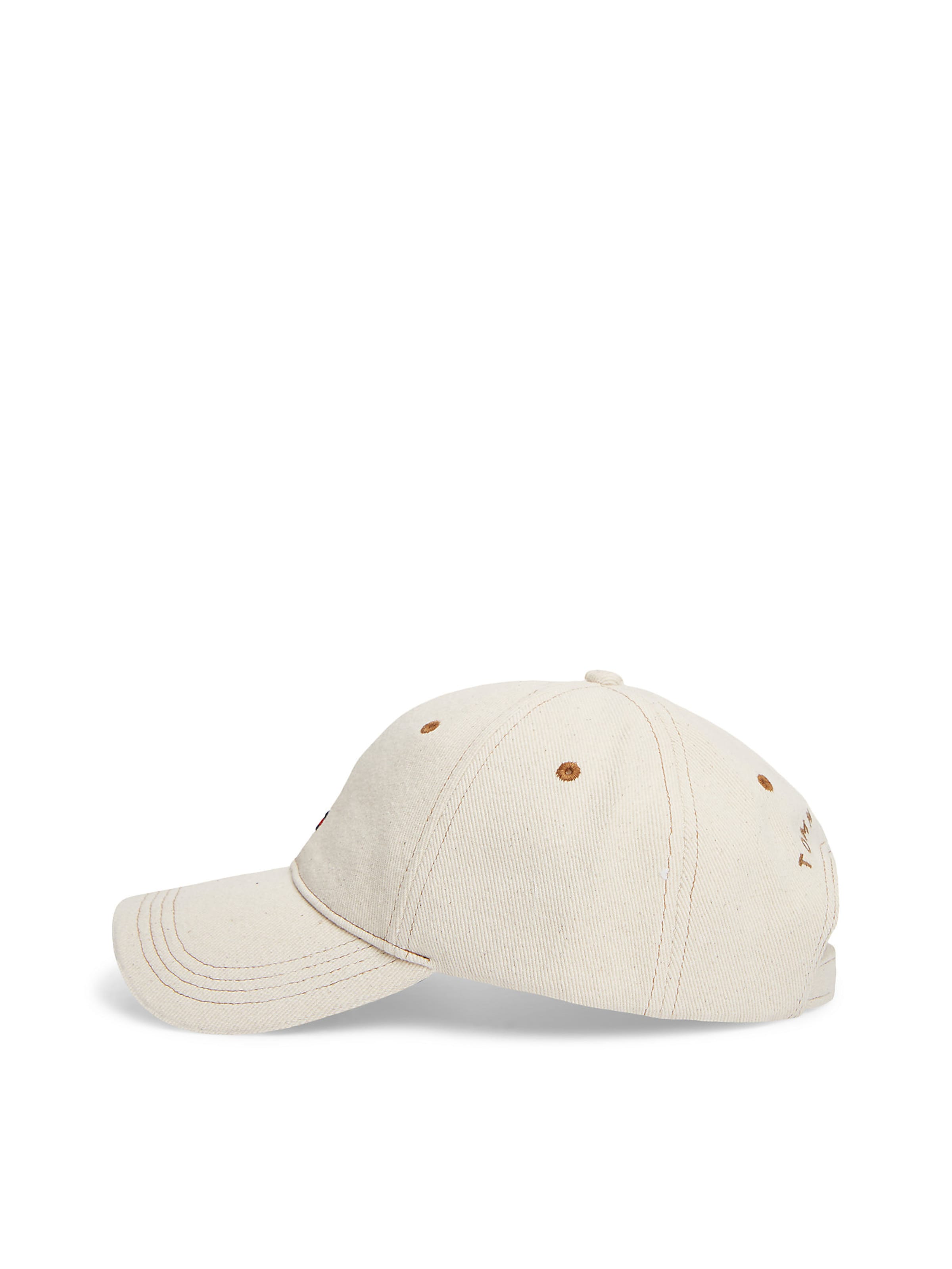 TOMMY HILFIGER Cap in Beige