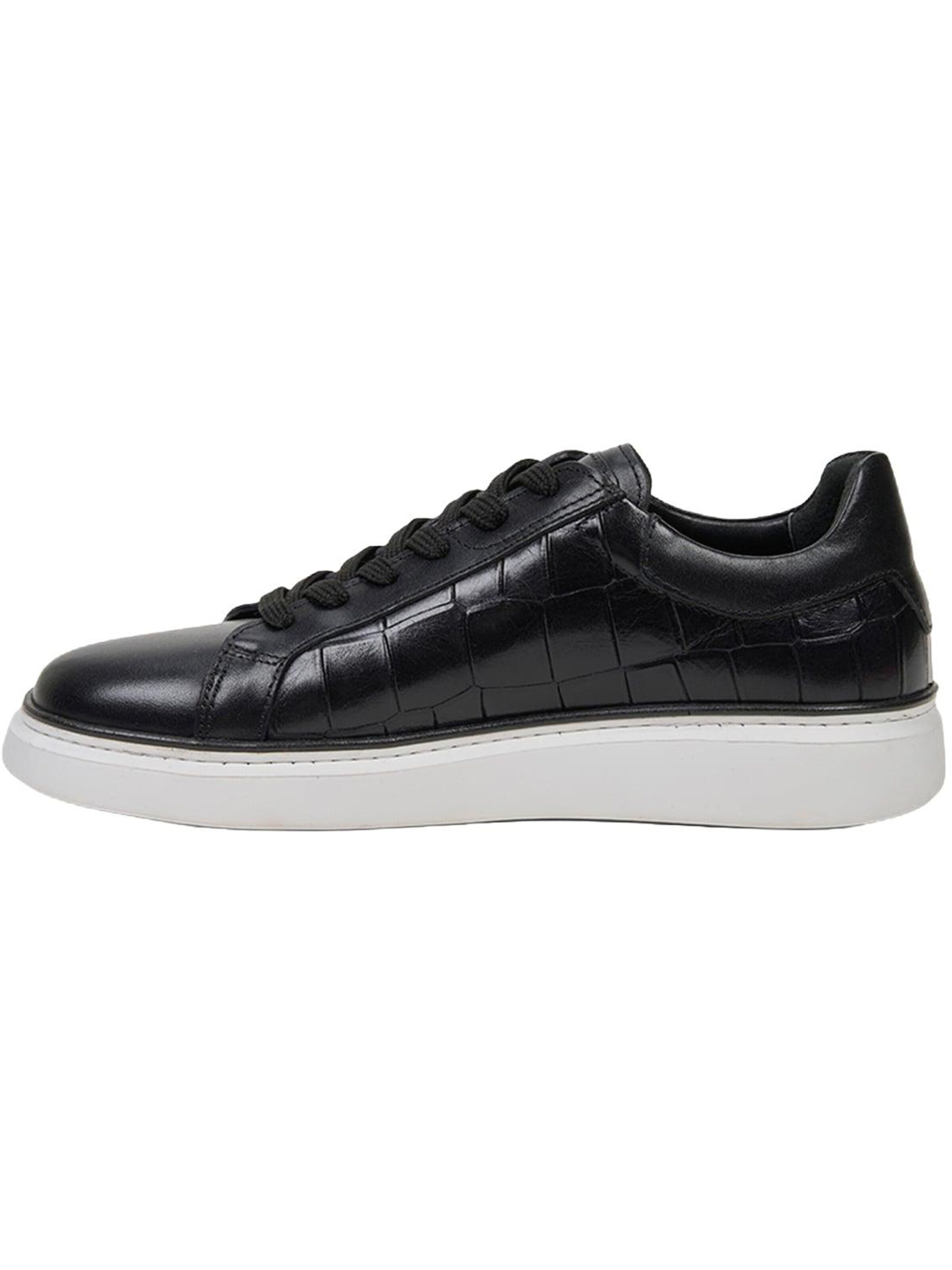 Desa Slip-on 'Trainer' in Black: front