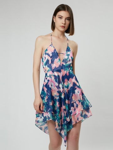 Influencer Letné šaty - zmiešané farby: predná strana