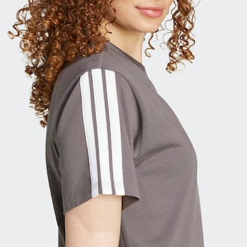 ADIDAS SPORTSWEARTehnička sportska majica 'ESSENTIALS' - siva boja