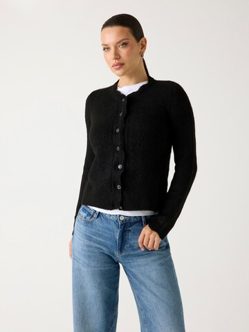 GUESS Strickjacke in Schwarz: Vorderseite