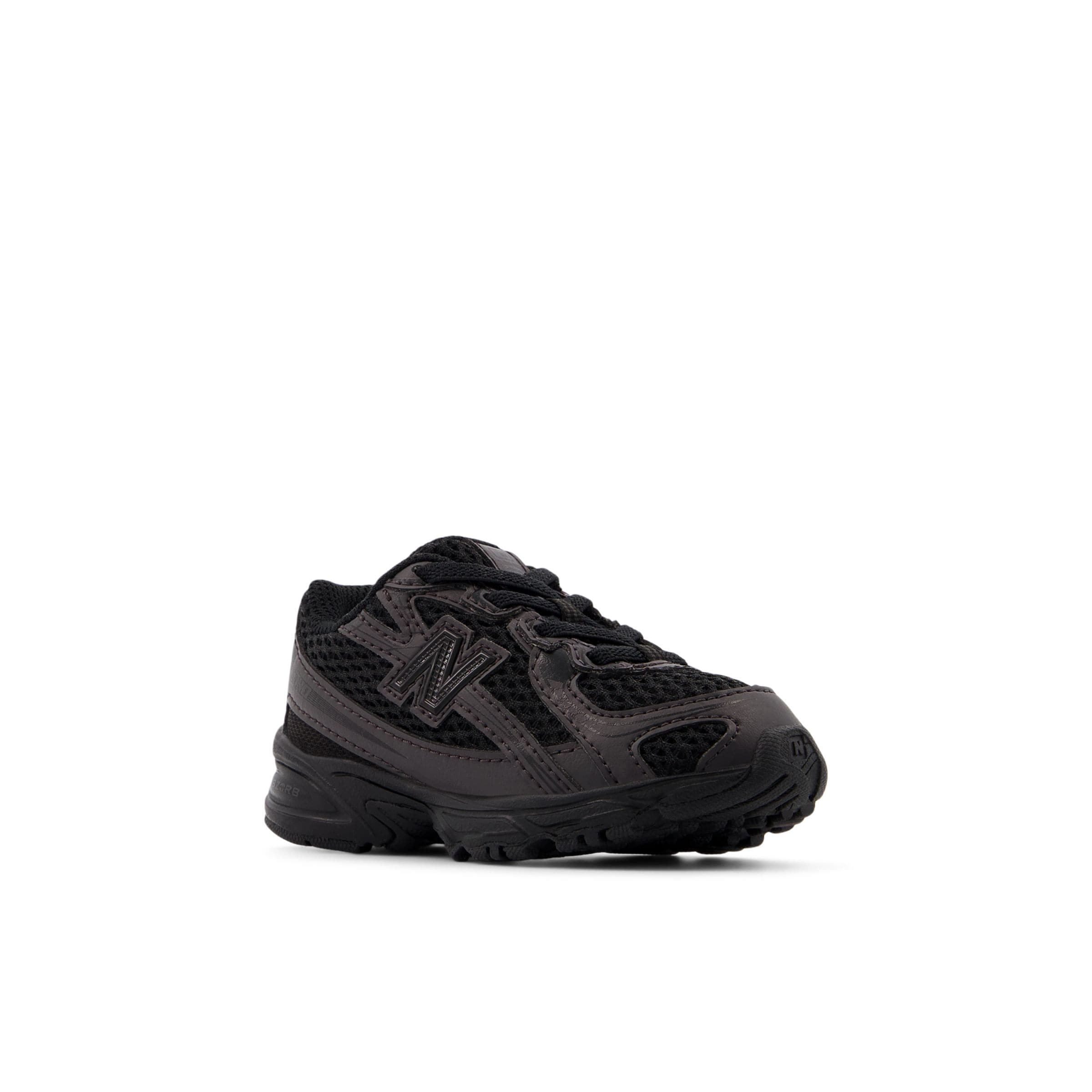new balance Trainers in Black: front