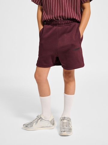 Hummel Loosefit Broek in Rood: voorkant