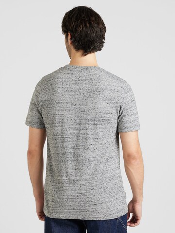 Superdry - Camiseta 'Terrain' en gris