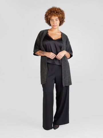 Cardigan 'LINA' PIECES Curve en noir