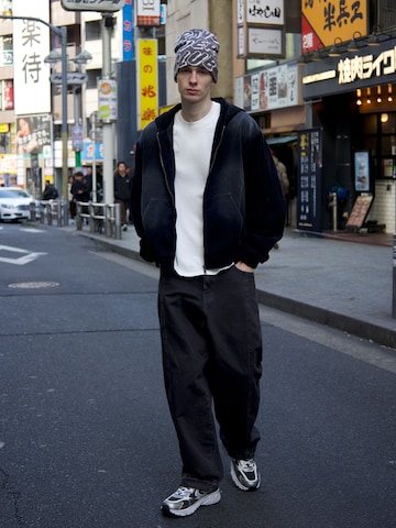 BershkaPrijelazna jakna - crna boja