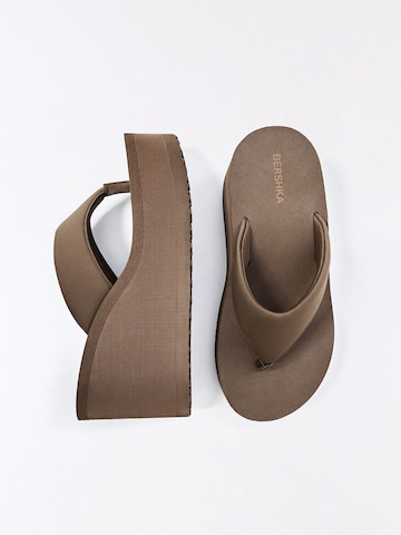 Bershka Žabky – hnědá