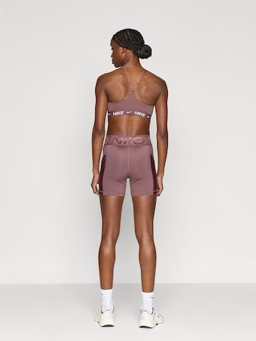 NIKE Skinny Sportshorts in Lila