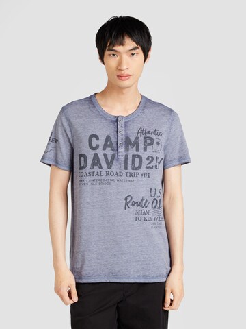 CAMP DAVID قميص بلون أزرق: الأمام
