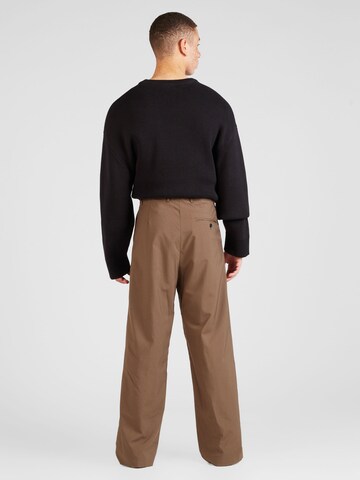 WEEKDAY Loose fit Pleat-front trousers 'Uno' in Brown