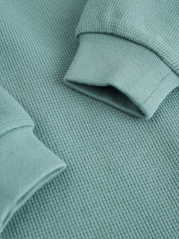 Set de la Next pe verde