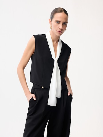 adl Blouse in Black