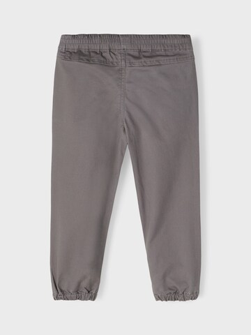 Tapered Pantaloni 'Romeo' di NAME IT in grigio