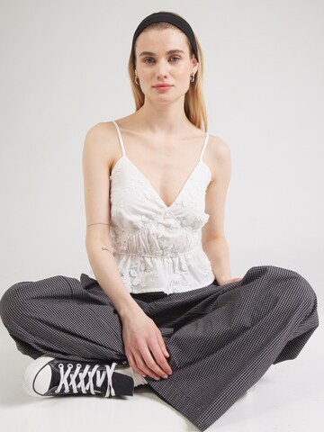 Top 'Zuri' di ABOUT YOU in bianco: frontale