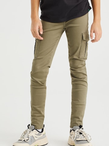 Skinny Jeans di WE Fashion in verde