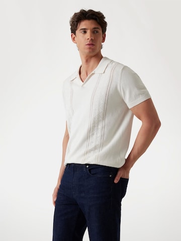 GUESS Sweater in Beige: front