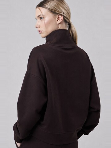 OWN Off With NatureSweater majica 'Felpa Collo Alto Loose Fit in Interlock Wood' - smeđa boja