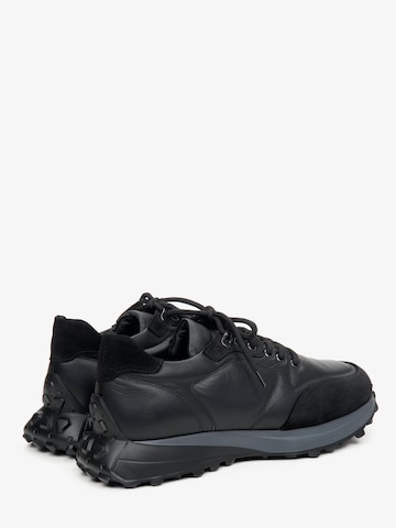 Sneaker bassa '4903' di Estro in nero
