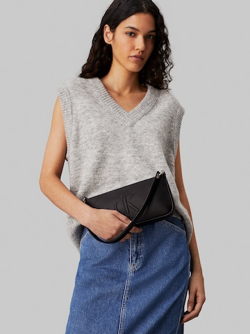 Sac à bandoulière Calvin Klein Jeans en noir : devant