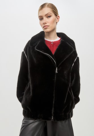 Manteau d’hiver CESARE GASPARI en noir : devant