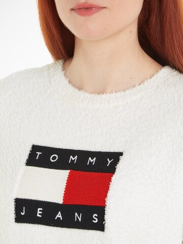 Pull-over Tommy Jeans en blanc