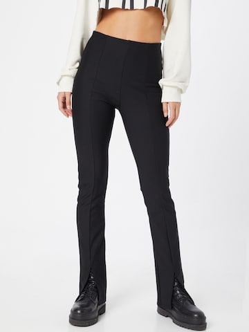 Slimfit Pantaloni de la Gina Tricot pe negru: față