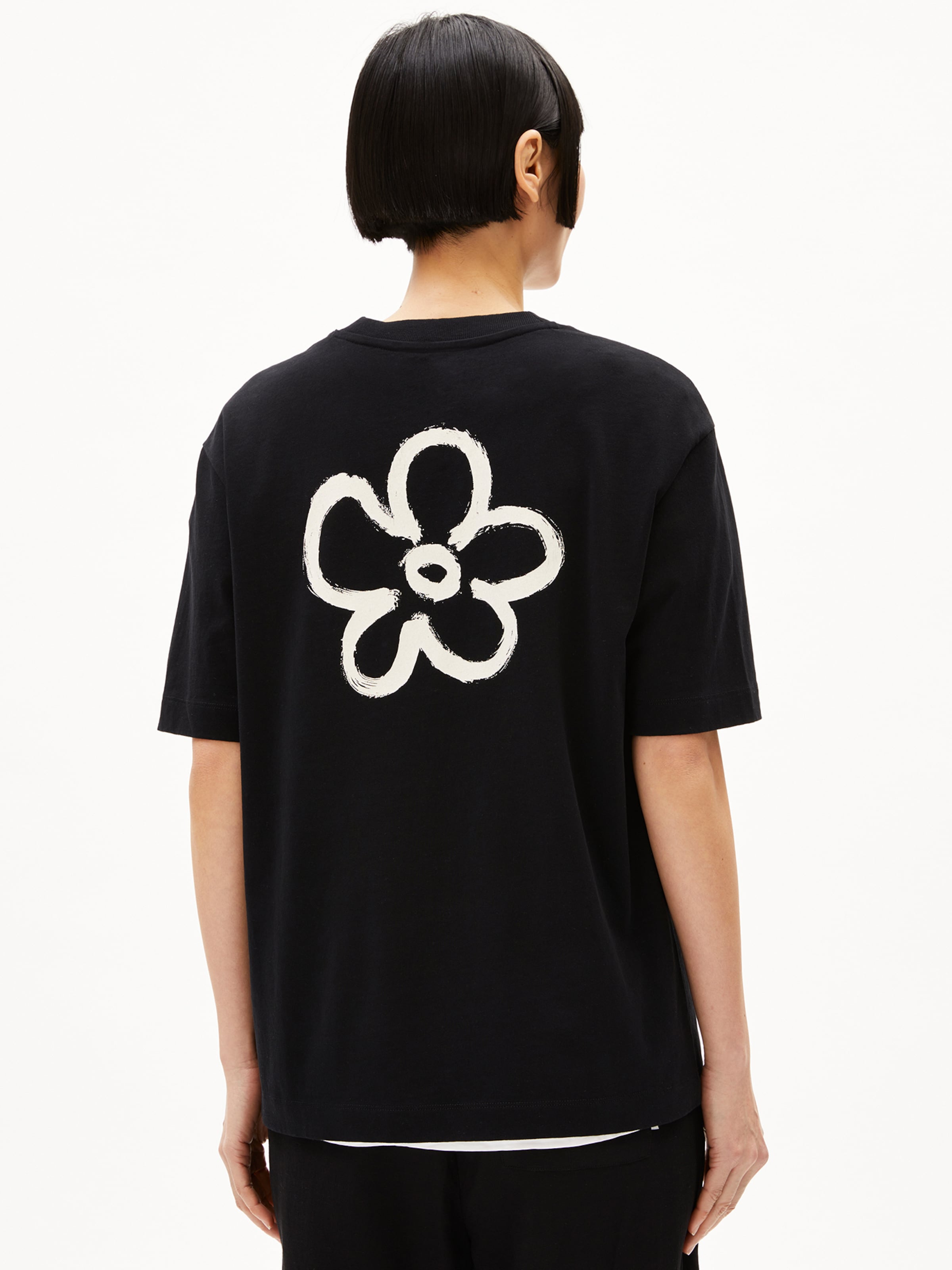 T-shirt ARMEDANGELS en noir : devant