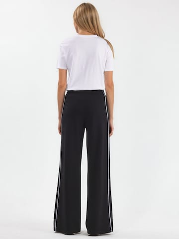 Wide leg Pantaloni de la Hiccup pe negru