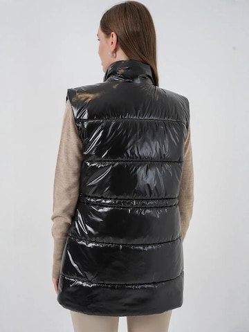 Bigdart Vest in Black