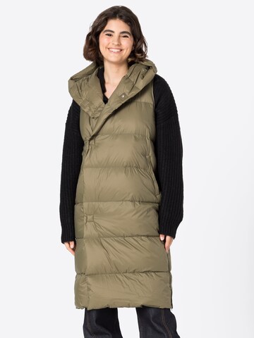 Gilet di JNBY in verde: frontale