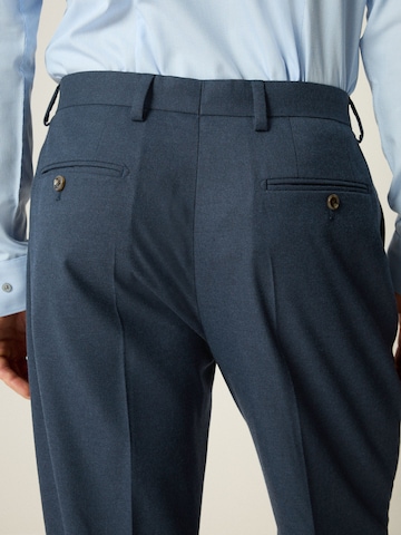 Coupe slim Pantalon à plis Next en bleu