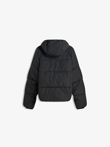 Bershka Kurtka przejściowa w kolorze czarny