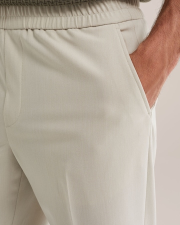 WE Fashion - regular Pantalón de pinzas en beige