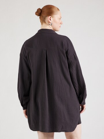 Camicia da donna 'CARTHYRA' di ONLY Carmakoma in grigio