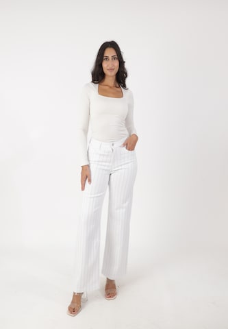 Elara Flared Jeans in White