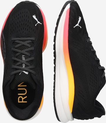 Scarpa da corsa 'Magnify Nitro Surge' di PUMA in nero