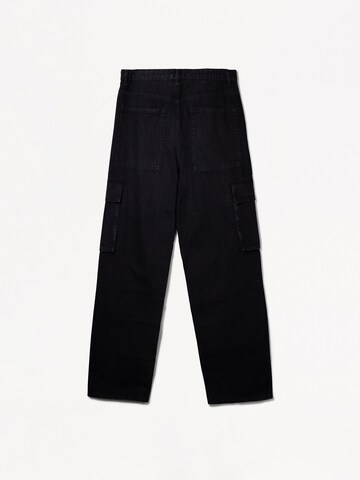 Loosefit Jeans cargo di Bershka in nero
